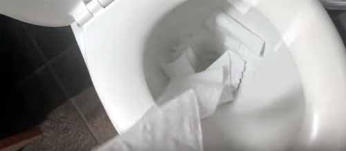 αποφραξη σε τουαλέτα στο Χαλάνδρι απο χαρτια υγειας